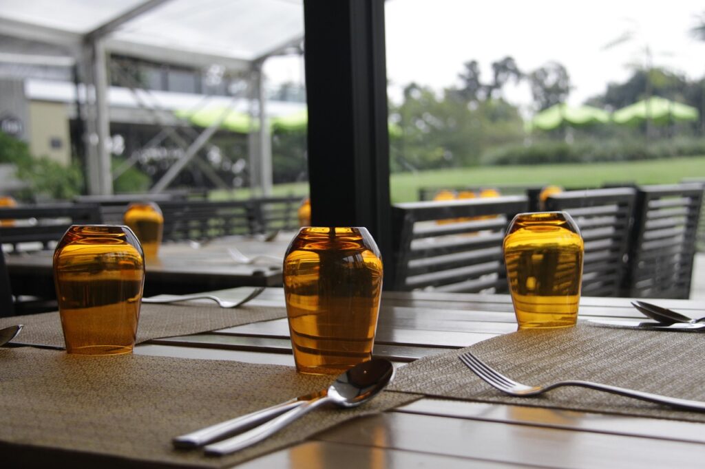 Late-night street food dining – open till 2 AM, Mumbai never sleeps!